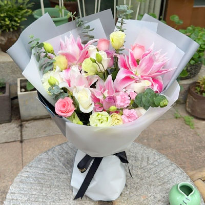 南昌9朵玫瑰混搭百合，爱恋纯真无邪