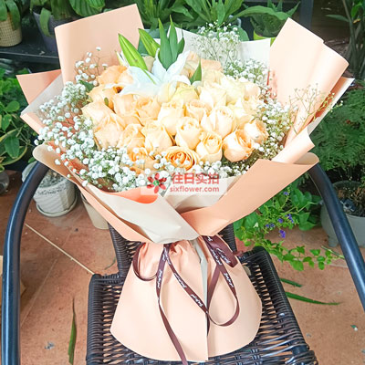 南昌33朵香槟玫瑰百合，心里永远是你